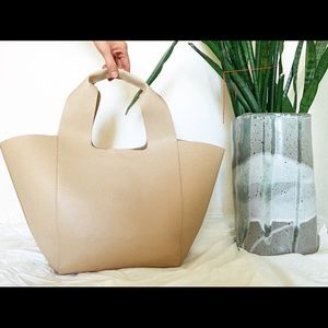 The Livvy Tote